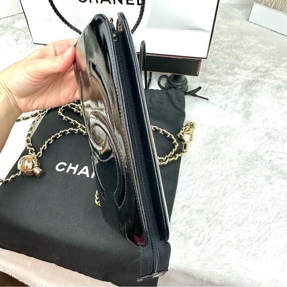 CHANEL Black Patent Leather Pouch Clutch Crossbody Bag with chain AUTHENTIC - Picture 6 of 16